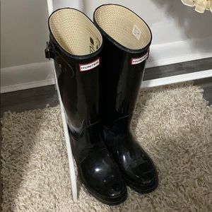 BRAND NEW HUNTER RAIN BOOTS (TALL)